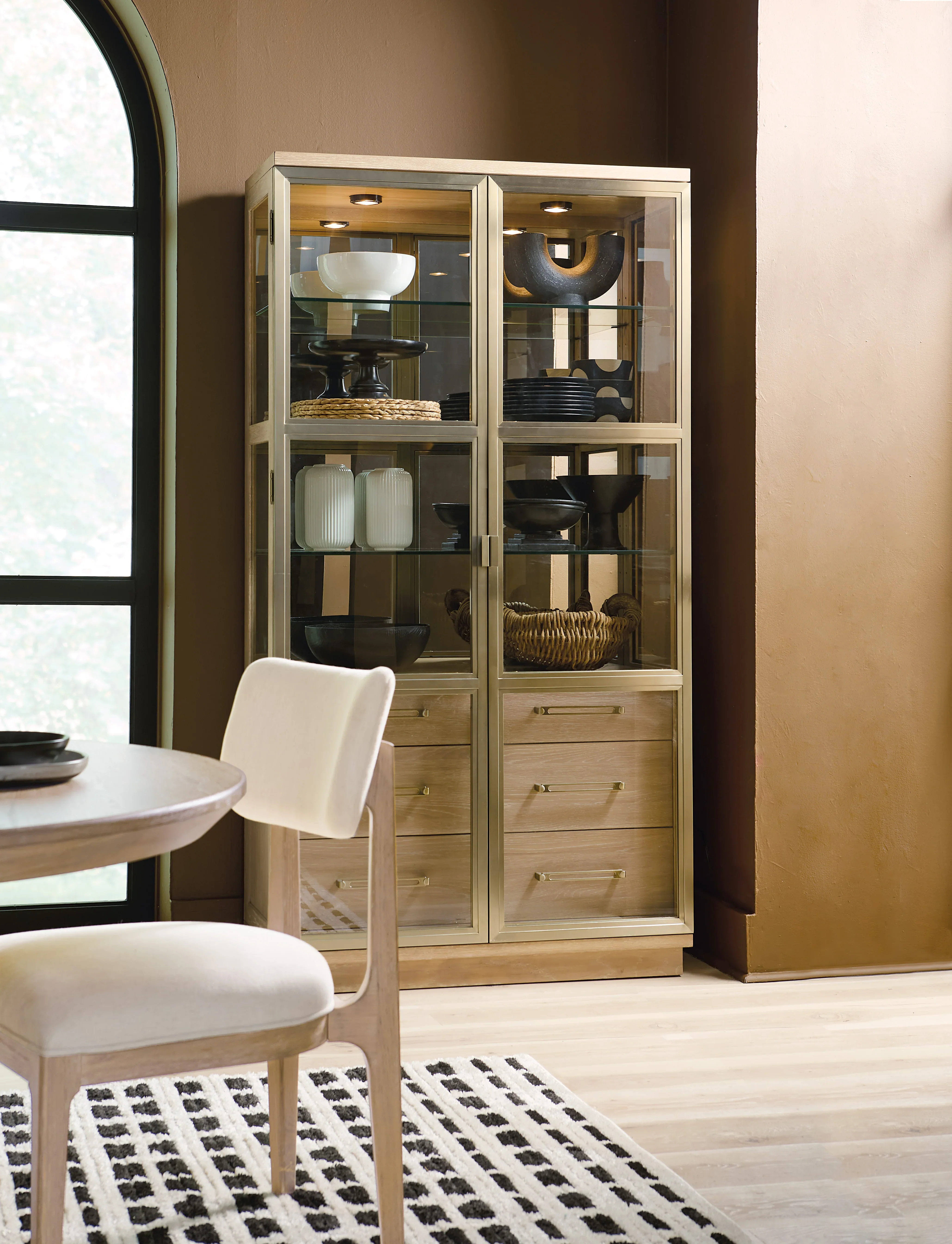 Banyon Bay Display Cabinet - Image 8