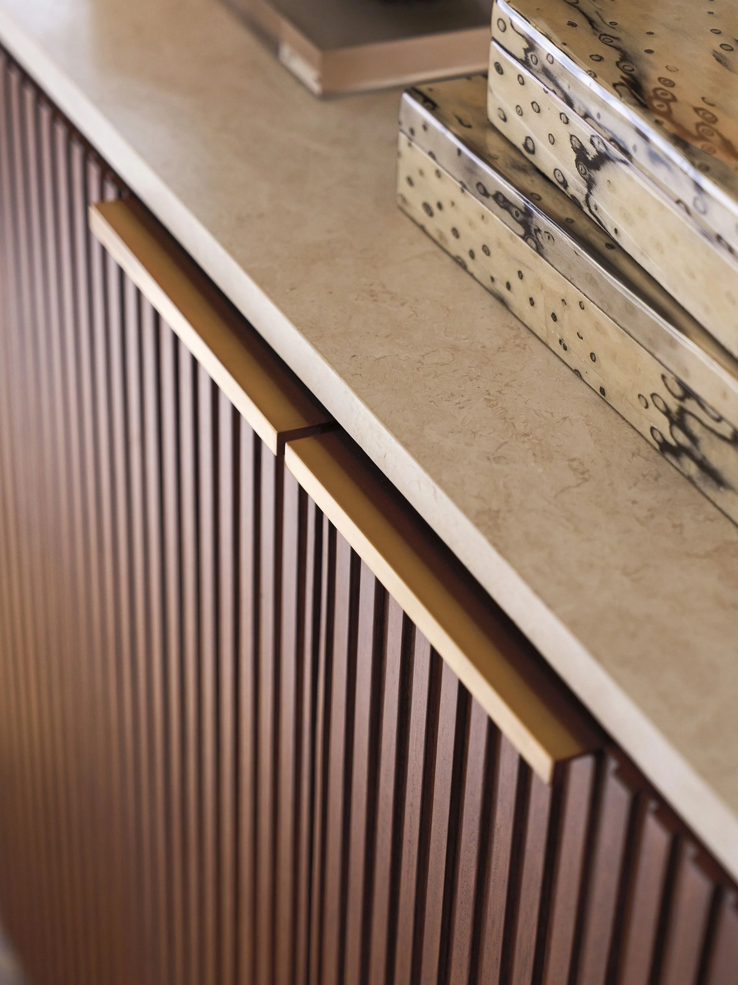 La Costa Avenida Hall Chest - Image 6