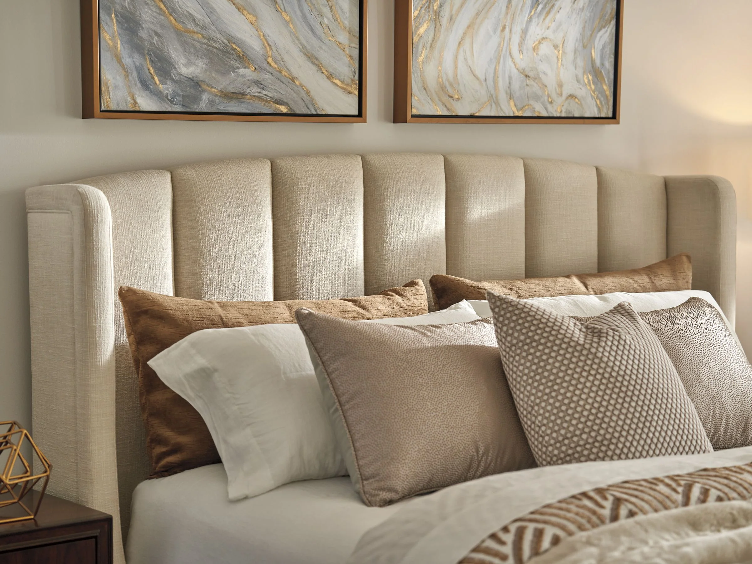 Rendezvous Savoy Upholstered Bed King - Image 3